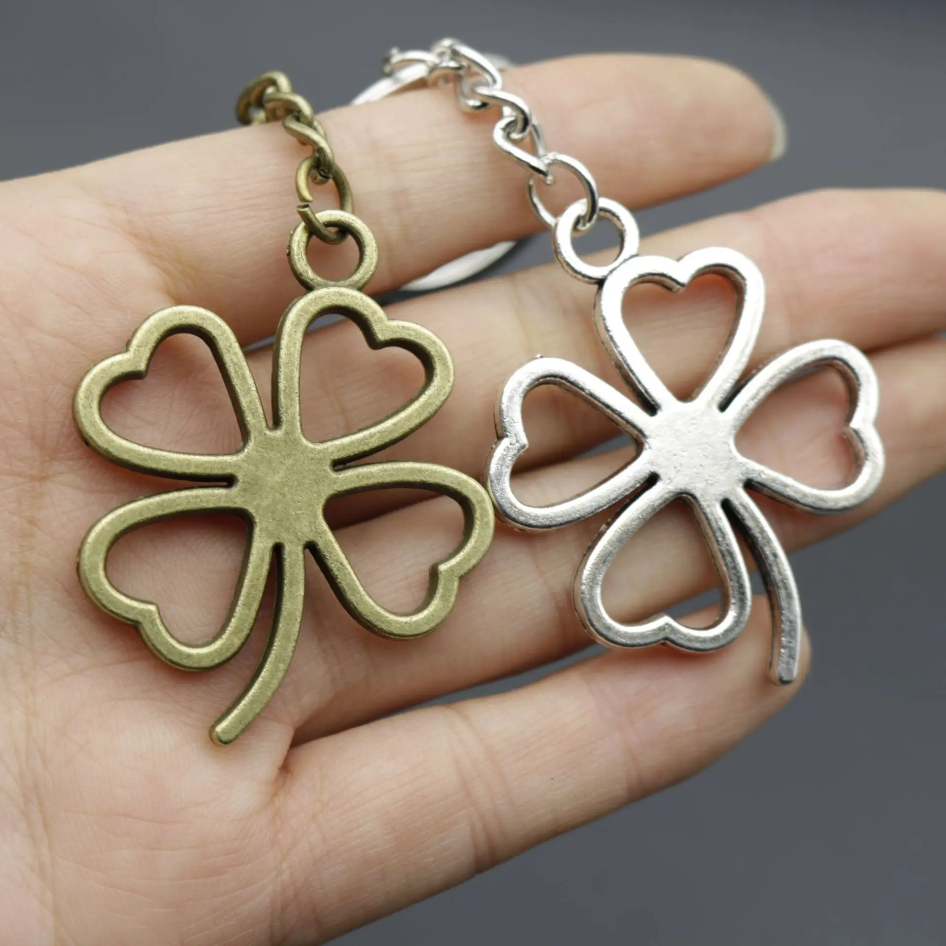 Creative key chain alloy four-leaf clover retro key chain TQ201