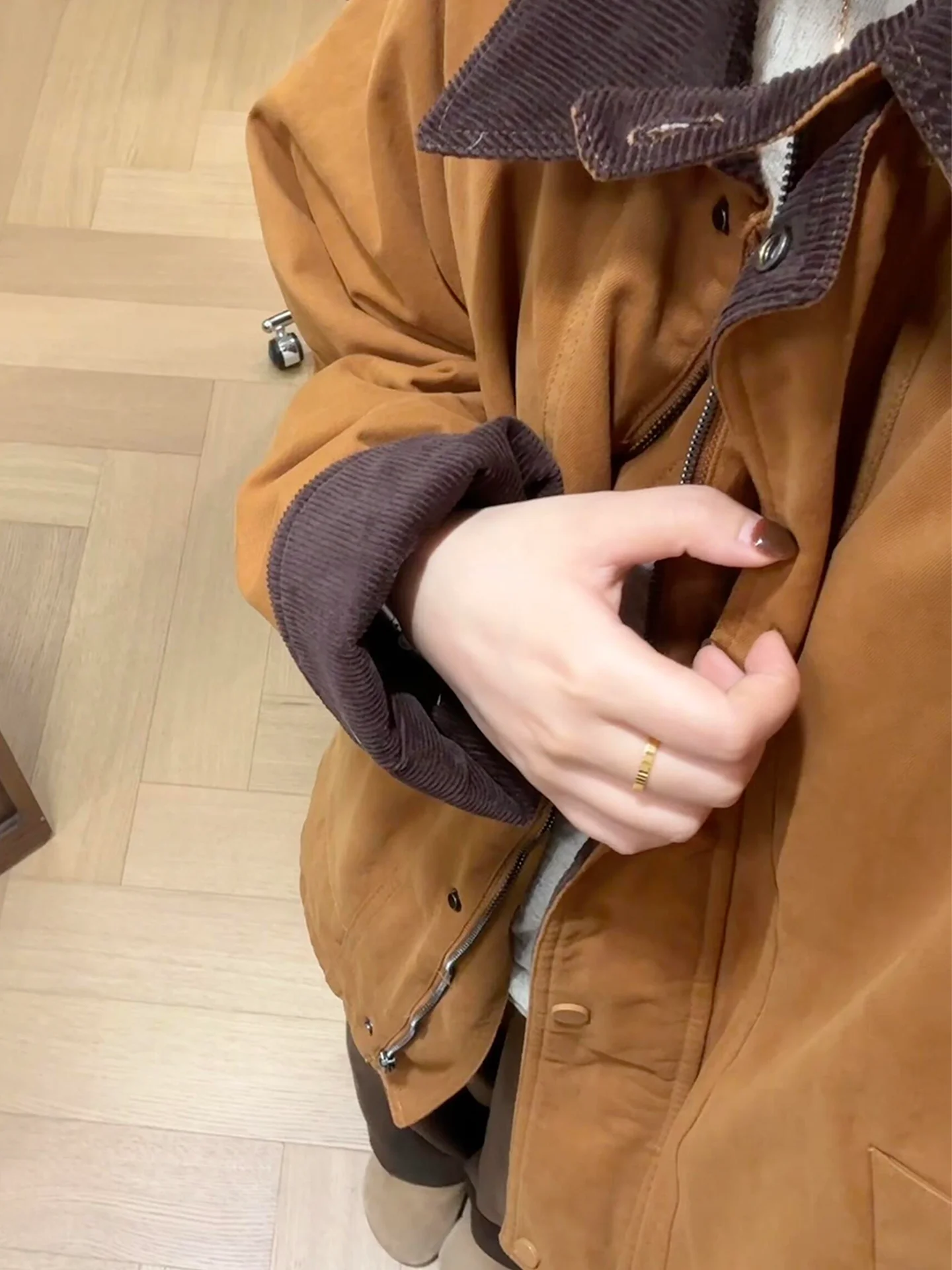 

Women Fall Winter Mid-Length Cotton Puffer Jacket Thickened Warm Loose Fit Coat with Dark Brown Collar & Plaid Lining Outerwear