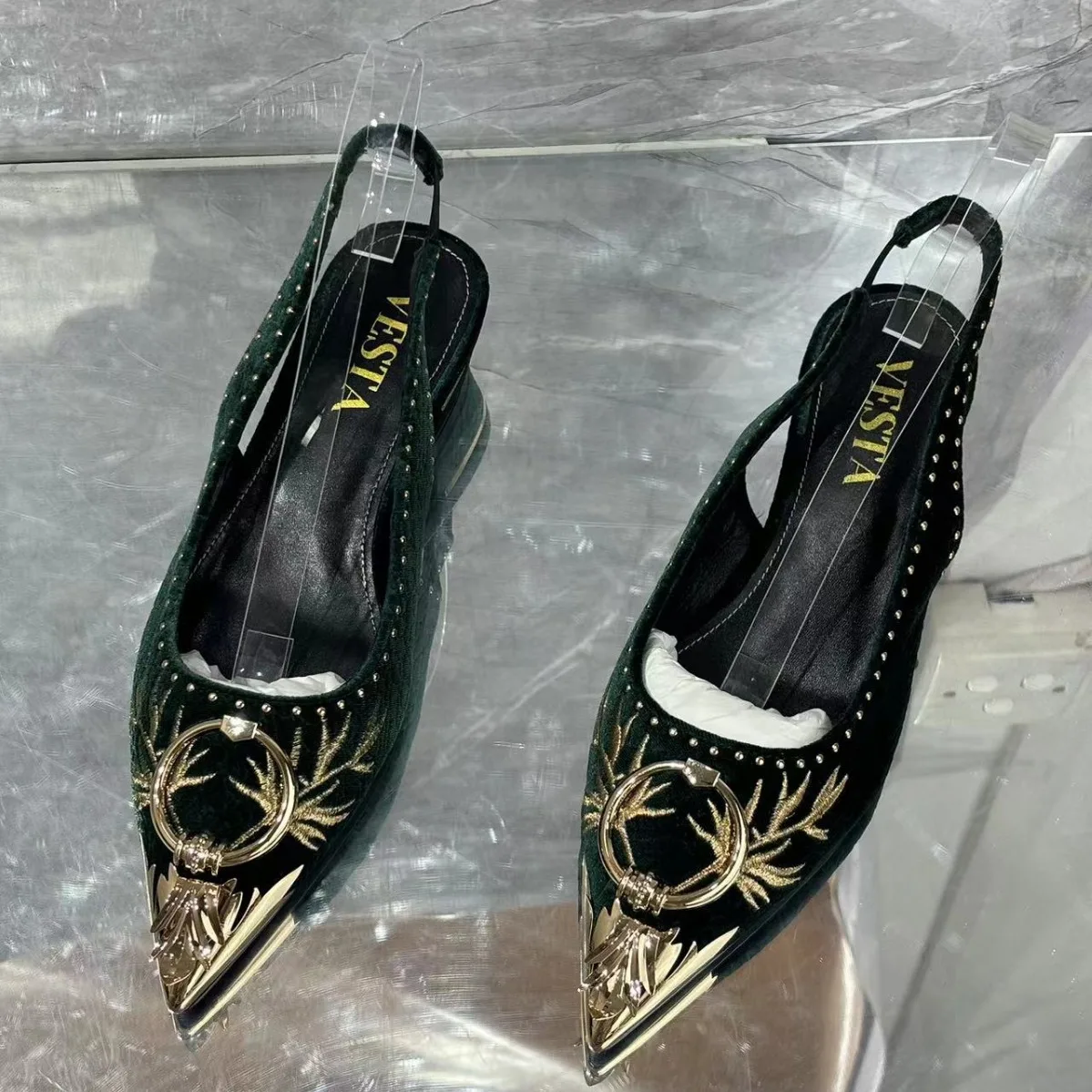 

Gold Fashionable Women's Sandals with Tassel Embroidery On The Outside and Sheepskin Lining, Cross-Border Hot Selling Item