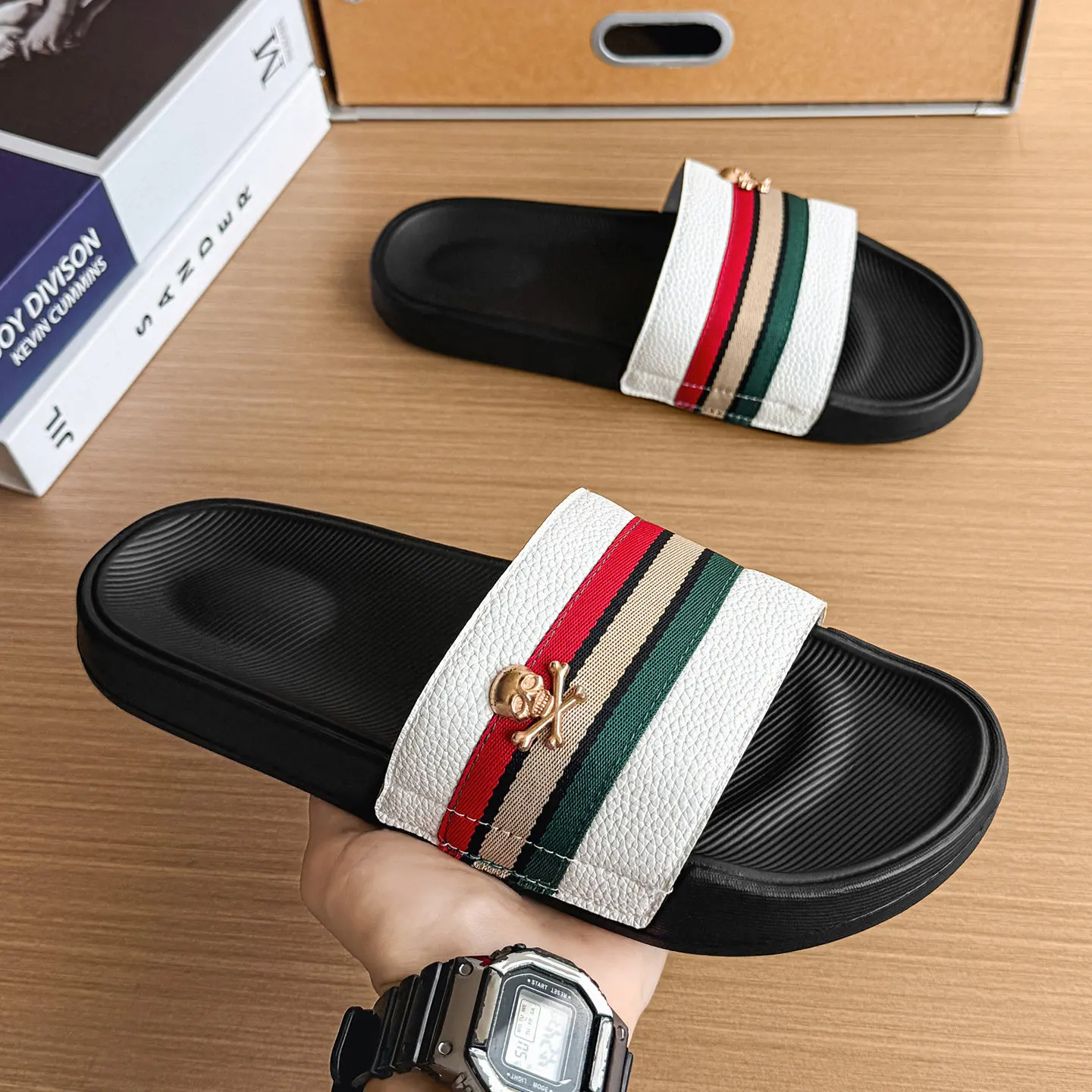 Man Kids Fashion Sandals Solid Beach Slippers Summer Non Slip Sandals Soft Unisex Slides Women Luxury Outdoor Ultralight Shoes