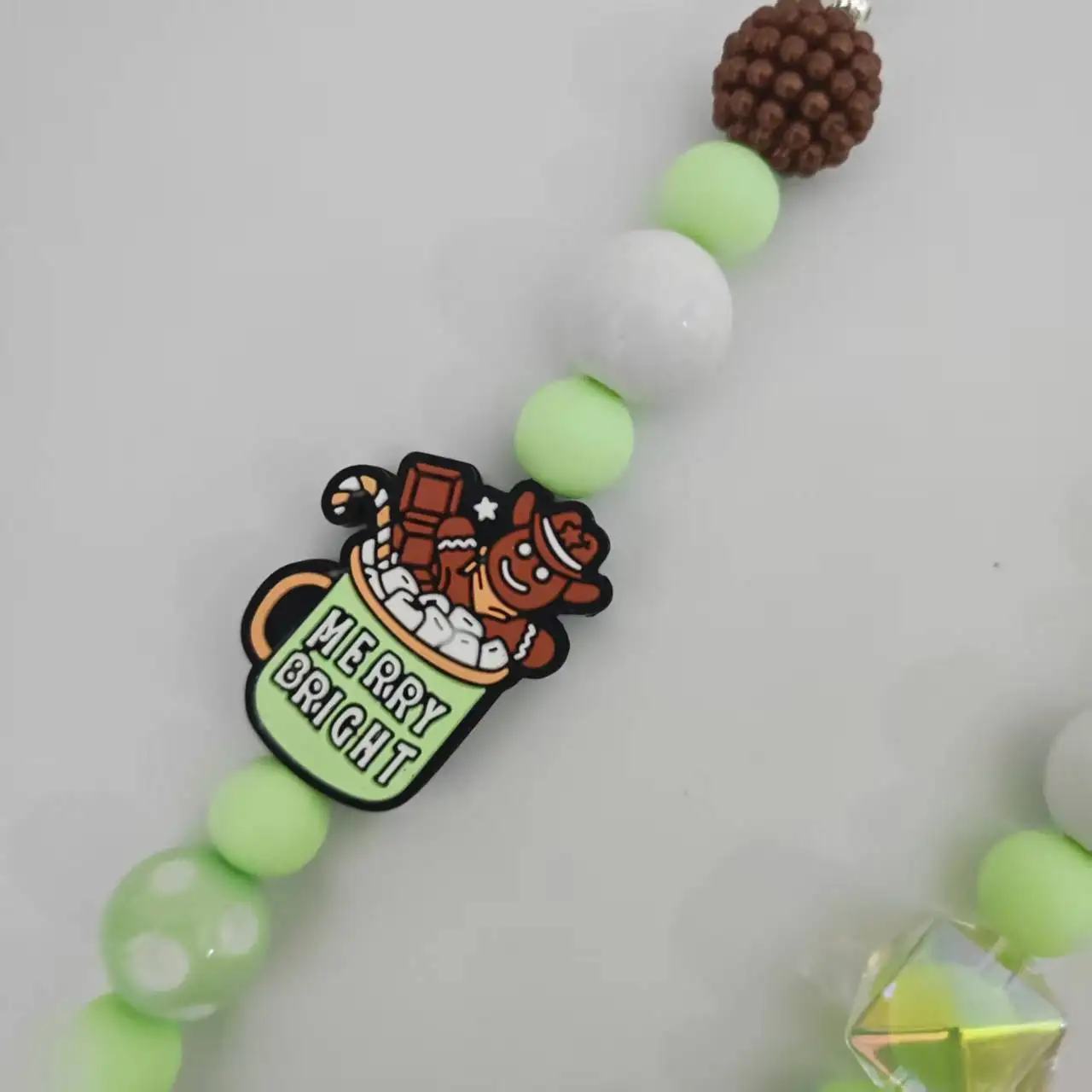 3-Farben-Kombinations-Design-Halskette für Kinder, modische Kinder, Lebkuchenmann mit Kaffeetasse, handgefertigte Weihnachts-Halskette