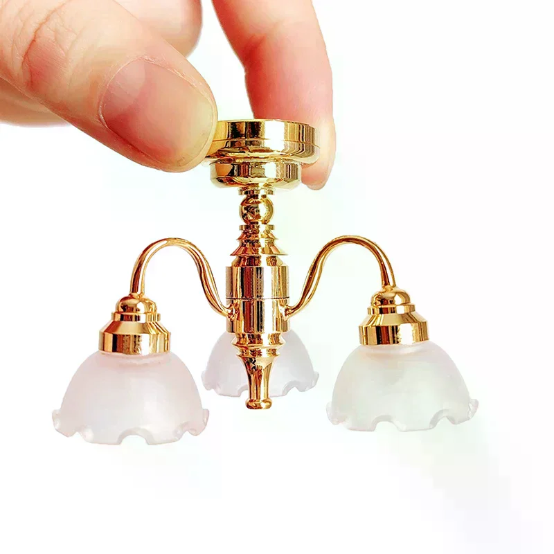 1:12 دمية مصغرة LED الذهبي مصباح السقف الثريا إضاءة المنزل نموذج الأثاث ديكور لعبة بيت الدمية الملحقات