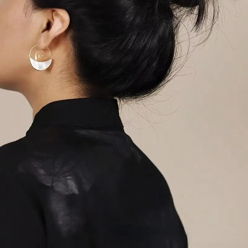 

Chinese Style The Silk Road White Shell Earrings for Women Ethnic Jewelry Gift Asymmetric Pattern