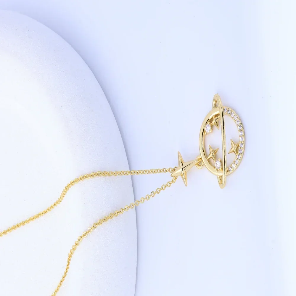 Collana alla moda in acciaio al titanio per donna - Ciondolo con zirconi intarsiati, decorazione elettrolitica 18K, gioielli durevoli con catena di clavicola,