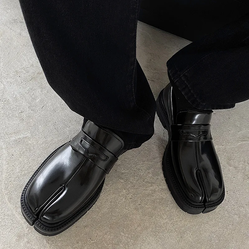 Black Tabi Shoes Loafer for Men and Women Split Toe Thick Sole Casual Patent Leather Shoes 2025