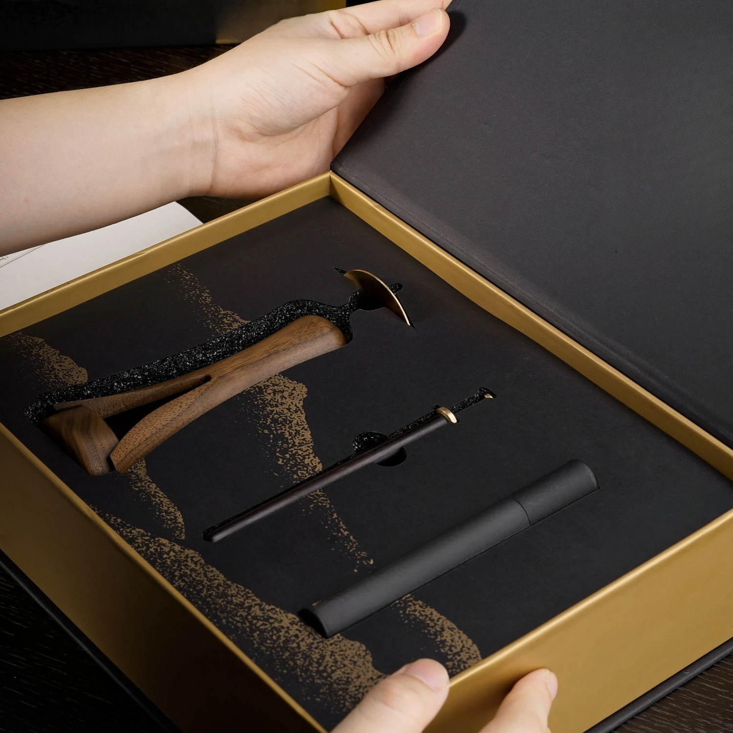 Birthday gifts for male friends of leading teachers, business gifts for customers