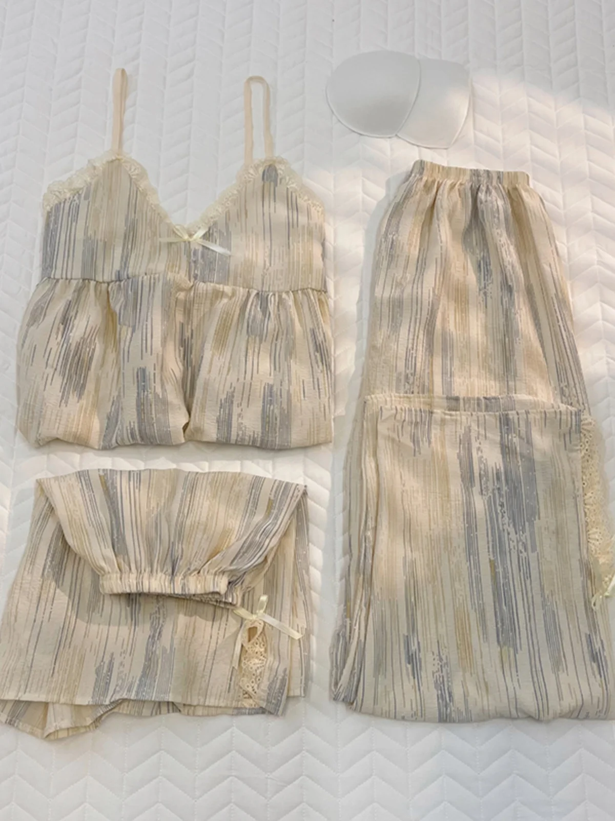 

Korean Sle Bubble Cotton Striped Spwear Women's Summer Home Clothes Tee-Piece Set with Chest Pad V-Ne ort Sve