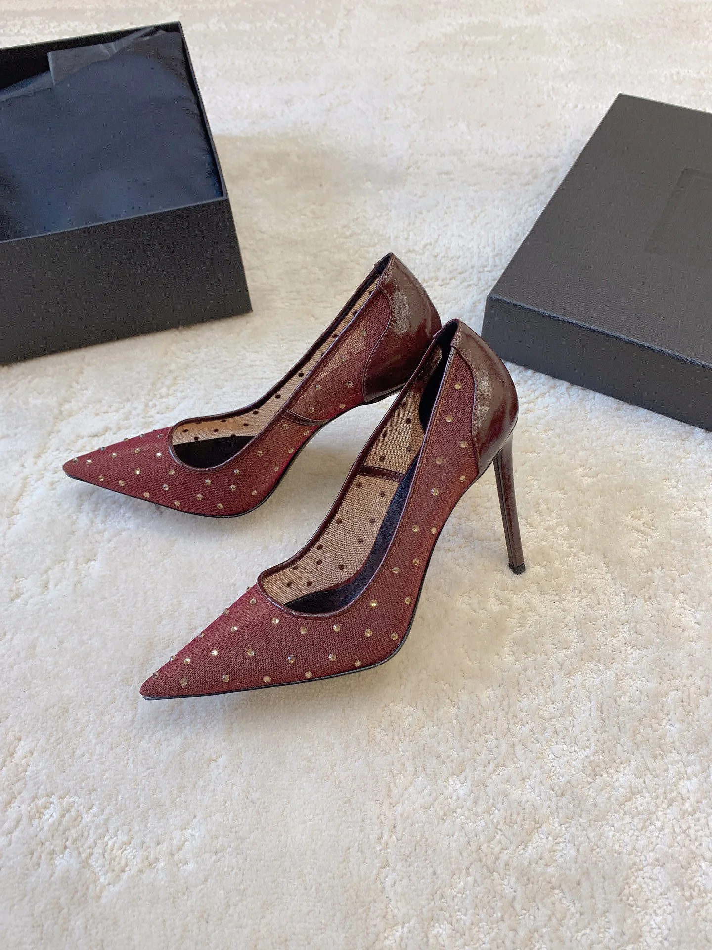 

Новые женские модные туфли на высоком каблуке 2026 года: сетчатые, кружевные, с золотыми точками, остроносые, на шпильке, для вечеринок