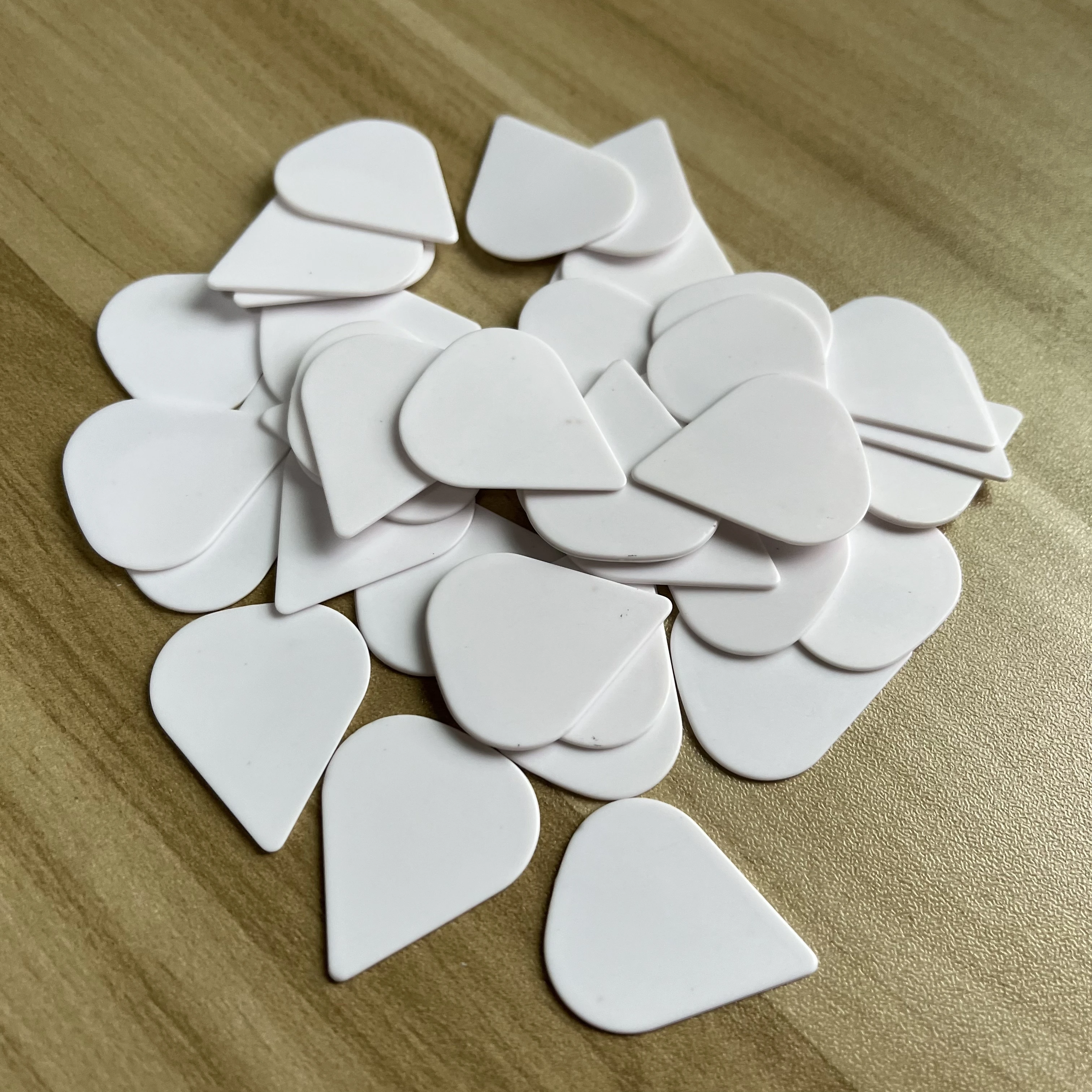 Sharp Shape Delrin Guitar Picks, No Logo, White, 26x30mm, 100Pcs