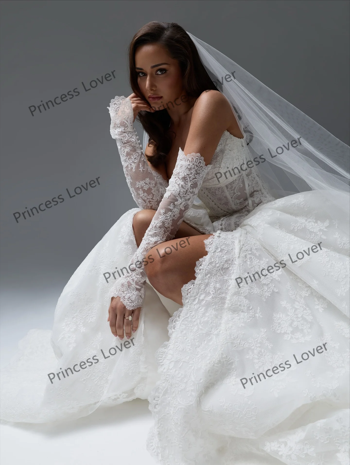 White Lace Wedding Dresses Front Slit Buttons Sweetheart Corset Bridal Gown with Gloves Exquisite robe de mariée Customized