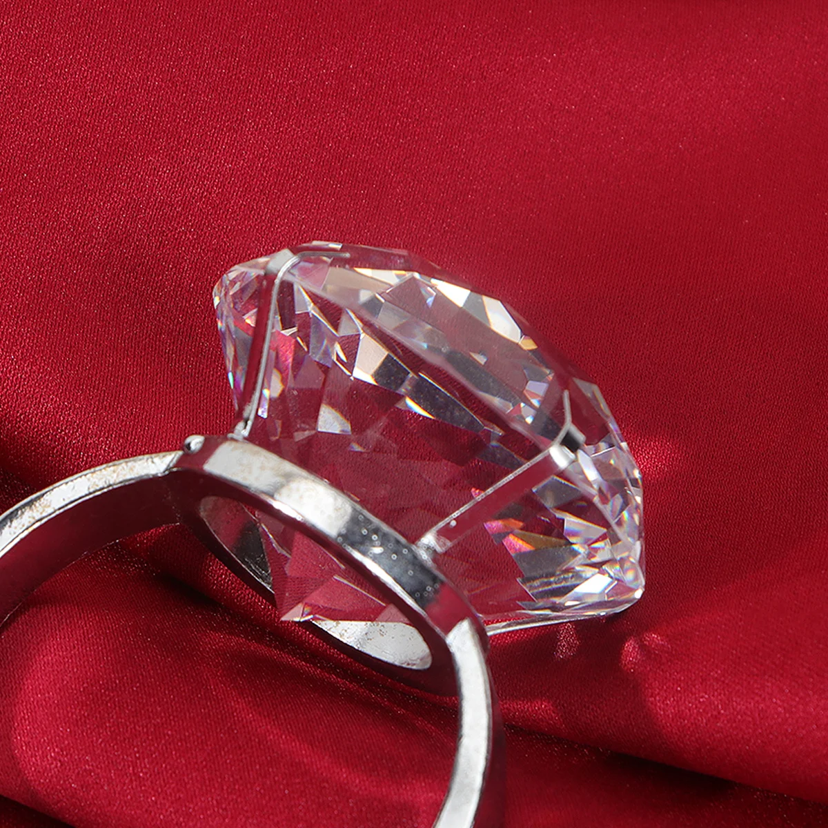 

1Pcs Premium Napkin Ring Holder Shiny Table Accessory for Banquet Celebration Crystal Napkin Buckle Party Favor Decorative Ring