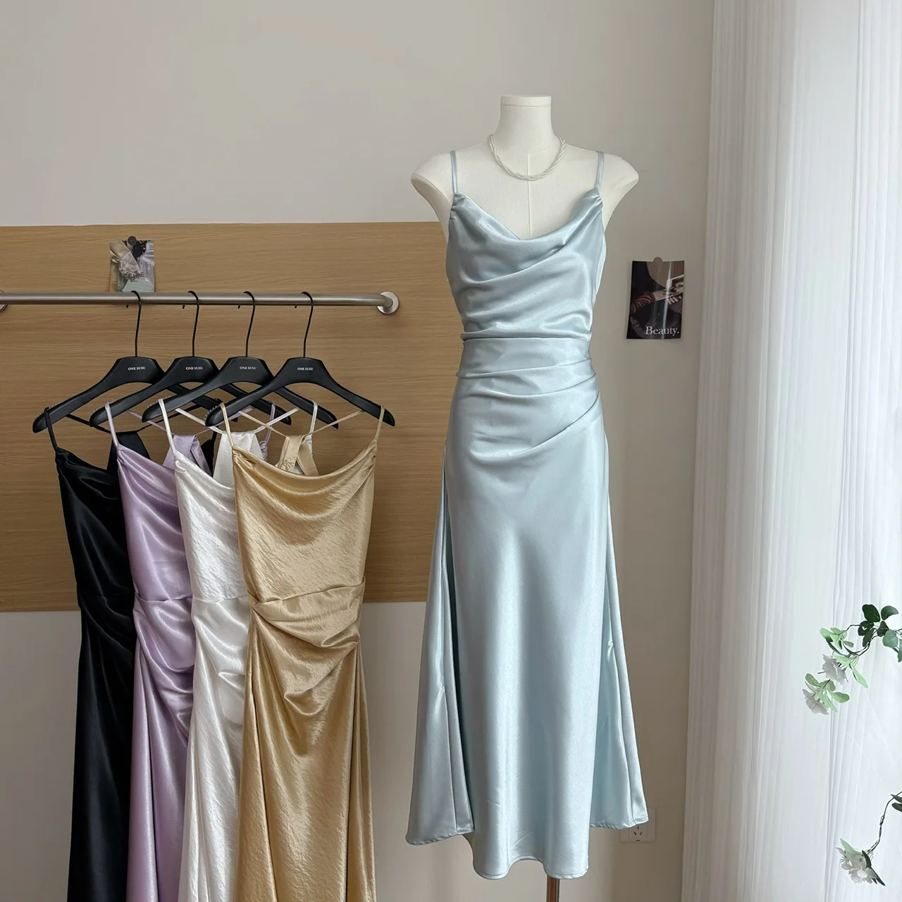 المرأة الصيف مثير عارية الذراعين لامعة يتأرجح الياقة أكمام حزام فستان ستان سيدة بلا أكمام مطوي سليم فستان طويل للحفلات #5