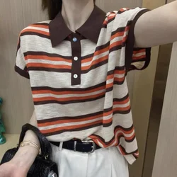 Polo a maglia sottile a maniche corte a righe estive bottone di bellezza giovanile da donna coreano semplice Casual Versatile Top abbinato ai colori