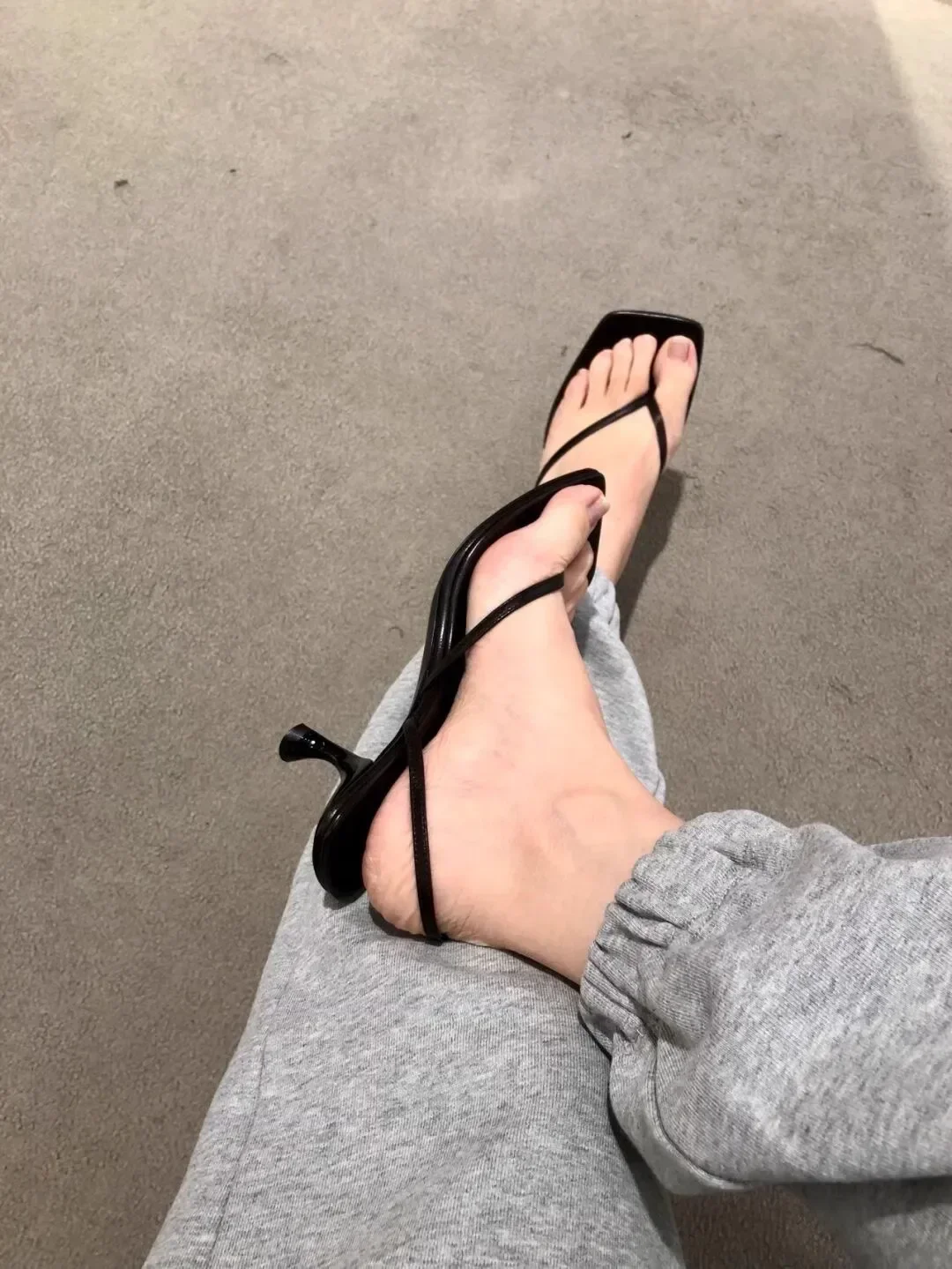 Retro Eckige Zehenpartie Clip-Toe Sandalen mit Kitten Heel und Rückenriemen in Braun, Schlichter Französischer Stil, Sexy Modische Damenschuhe für Sommer und Freizeit – Detail 8