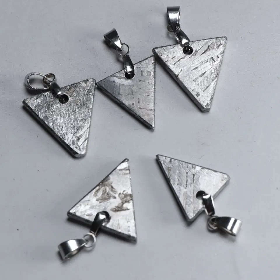 

1pc Altay Meteorite Triangle Pendant Xinjiang Meteorite Rare Natural Meteorite Jewelry Aerolite Falling Stone Festive Party Gift