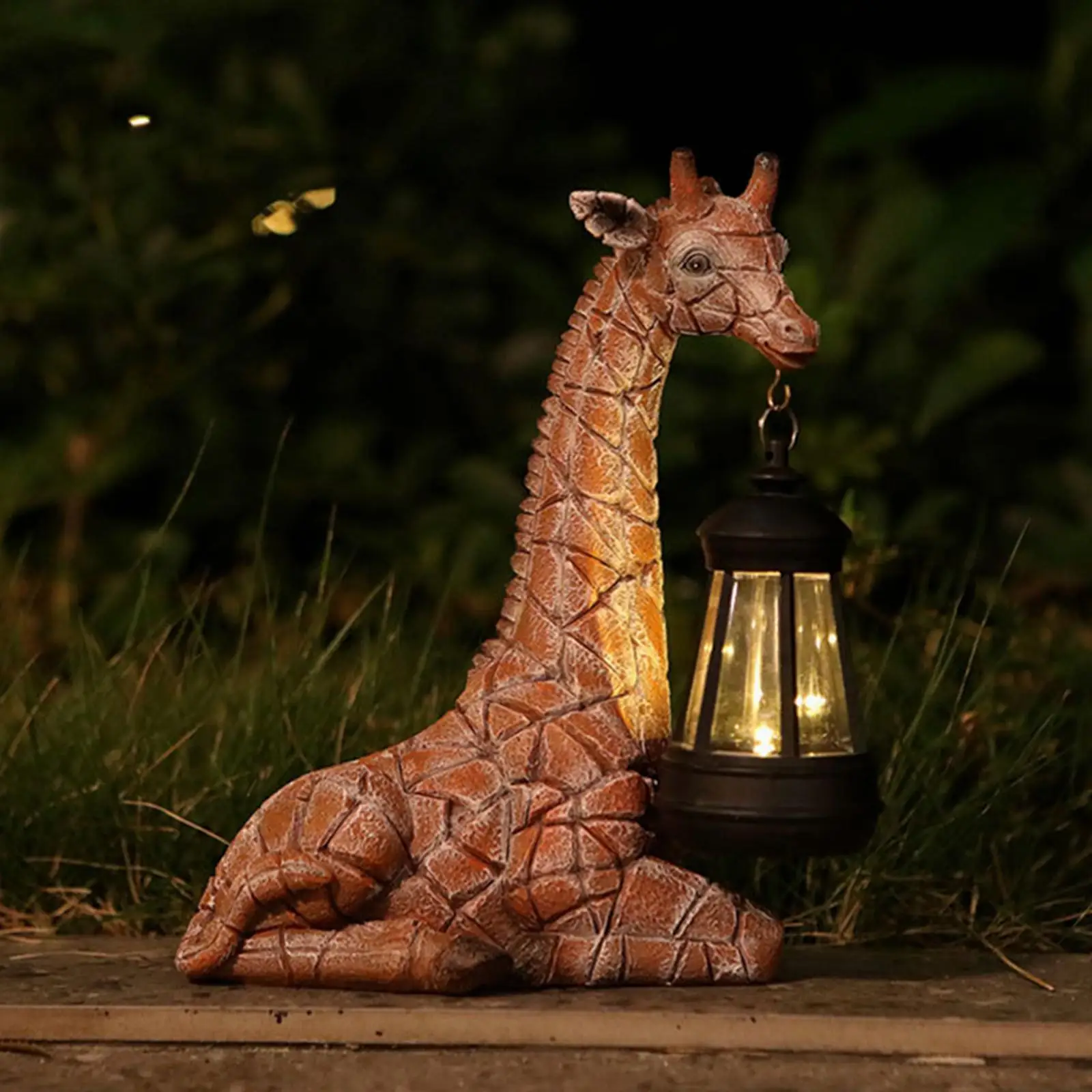 Outdoor Resin Giraffe Figurine Solar Lantern Garden Statue Modern Decorative Statuette for Patio Yard Porch Holiday Gift