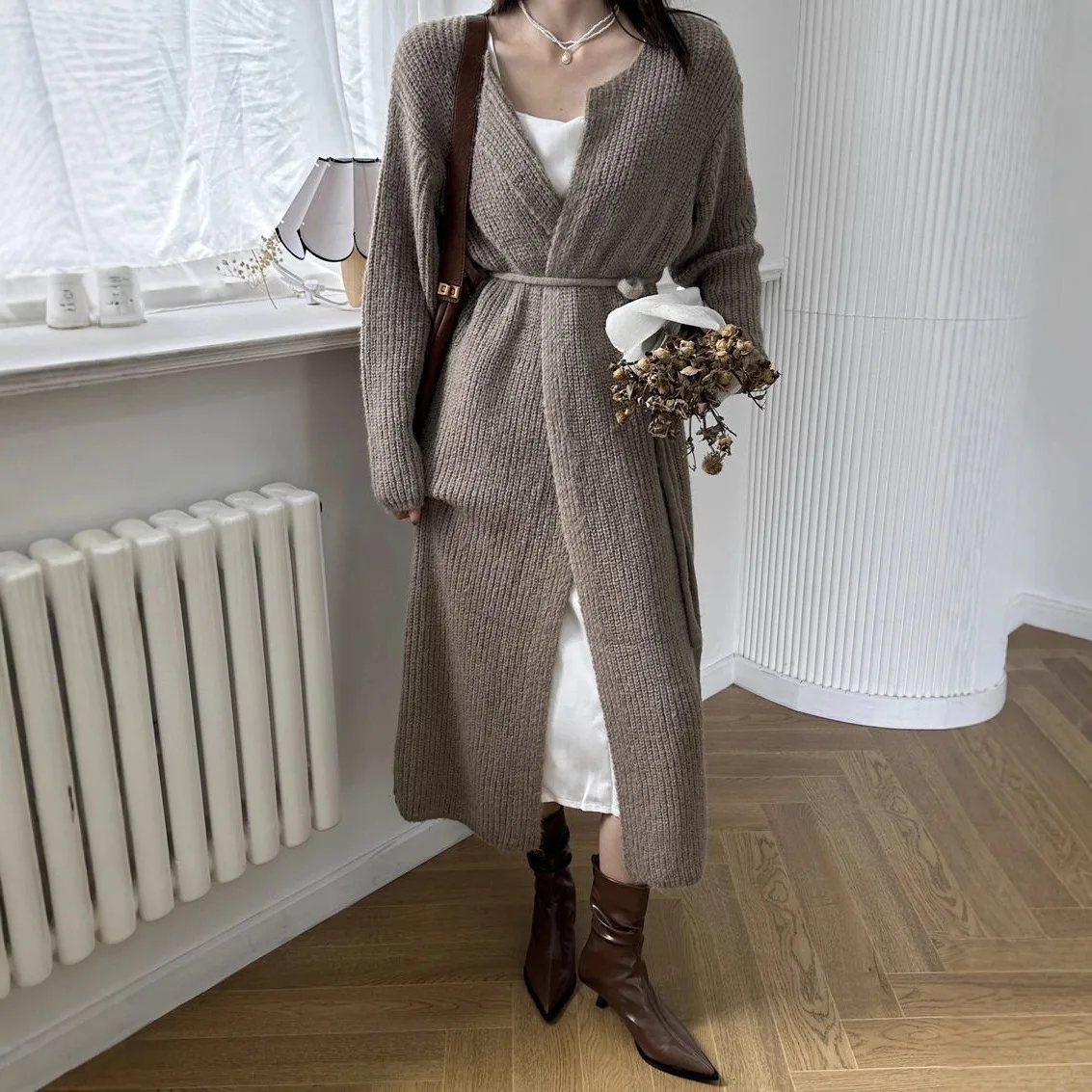 

Женский вязаный кардиган, свитер, однотонный длинный джемпер на шнуровке, круглый вырез, длинный рукав, открытая строчка, свободный крой, повседневный, осень-зима 2024 г.