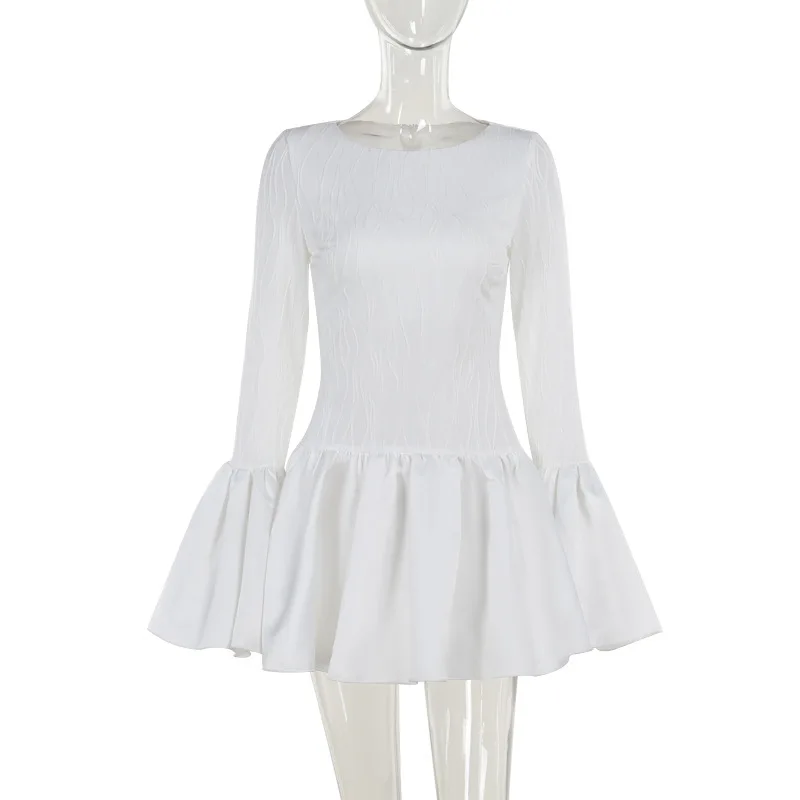 Vestido corto plisado de manga larga acampanada para mujer, minivestido blanco elegante con volantes y cuello redondo, ropa Sexy para fiesta, otoño e invierno, 2024