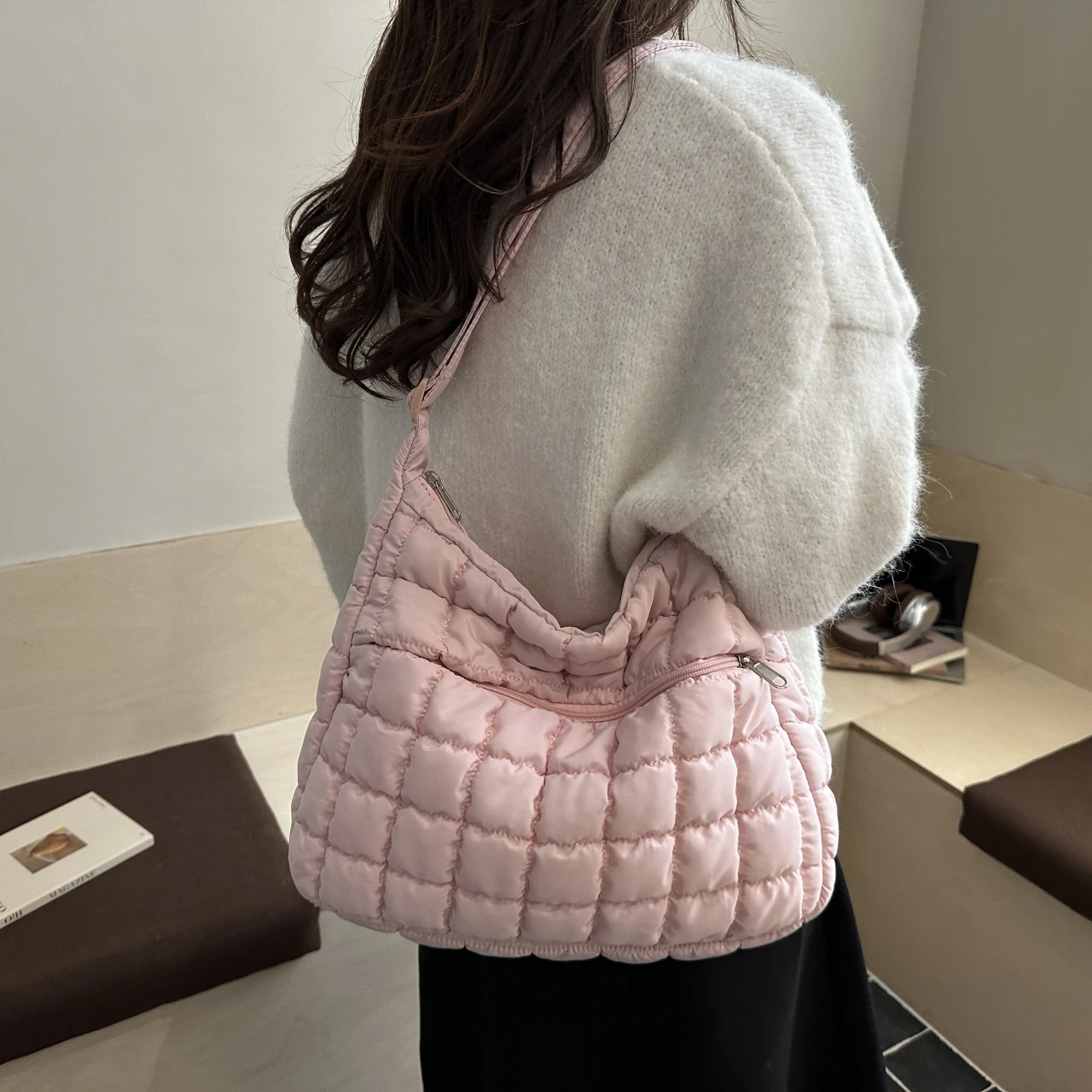 2025 Neue Gesteppte Puffer-Schultertasche für Damen Große Kapazität Tote Umhängetasche Modische Lässige Crossbody-Tasche Damenhandtasche – Detail 5