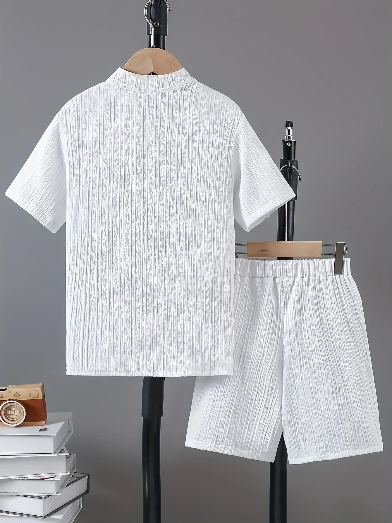 Boys' Textured Fabric Round Neck Shorts Shirt Short-Sleeved Suit