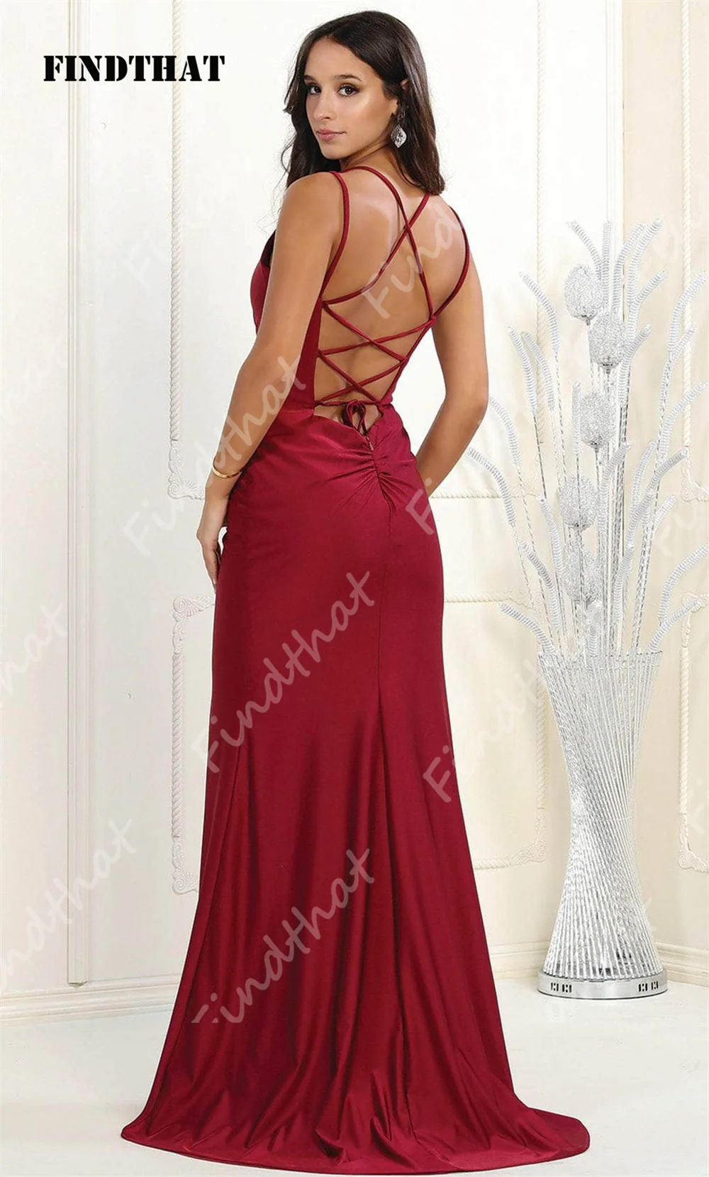 Findthat Sexy Burgundy Mermaid Bridesmaid Dress V-Neckline Satin Mermaid Formal Evening Gowns Slit Lace-Up Back robes de soirée