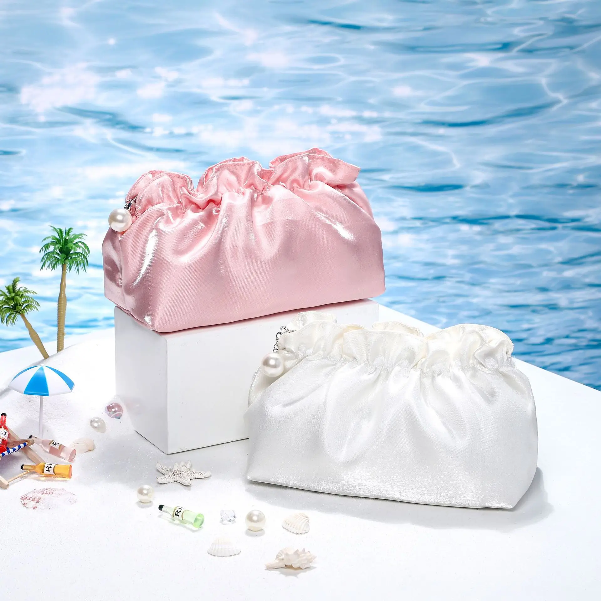 Cosmetic Bag Pleated Cloud Bag Travel Portable Women's Cosmetic and Toiletries Storage Bag Косметичка