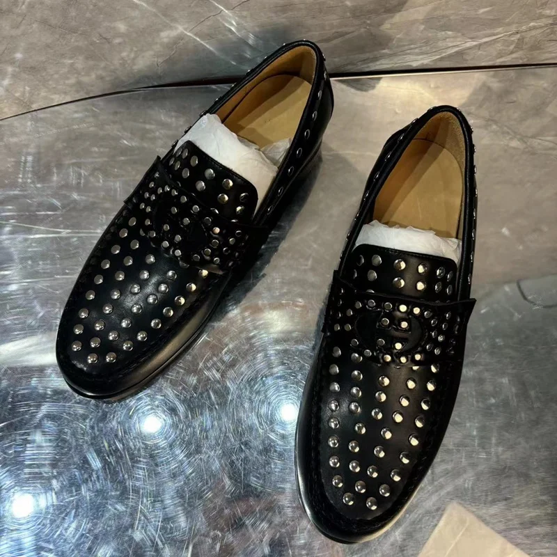 Neue Stil Schwarz Echtes Leder Schuhe Männer Nieten Loafer Luxus Slip On Kleid Schuhe Designer Büro Schuhe