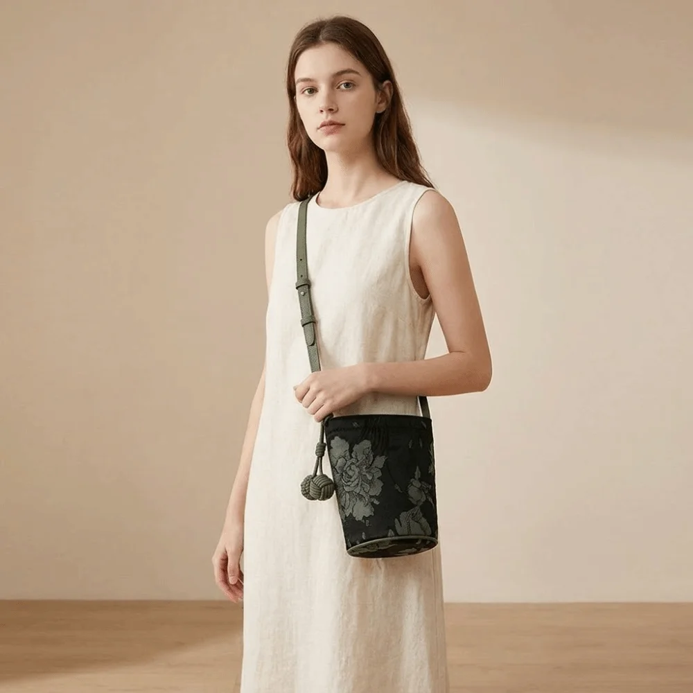 

With Pendant Chinese Style Handbag Lightweight Chinese Style Retro Shoulder Bag Zipper Closure Bucket Bag Elegant Underarm Bag