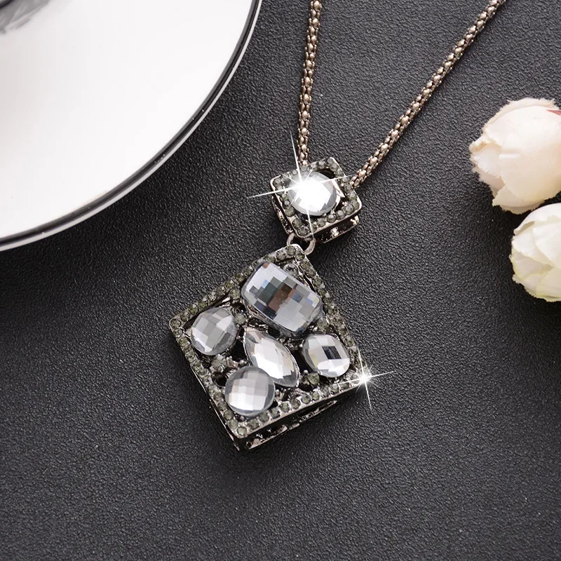 

2025 Geometric irregular-shaped crystal pendant long necklace, versatile and personalized sweater chain clothing accessory