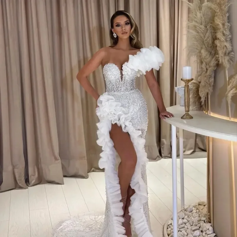 

Элегантные вечерние платья 2024, роскошное платье на одно плечо с оборками и жемчугом, платье для выпускного вечера с высоким разрезом для женщин, вечернее платье со шлейфом по индивидуальному заказу