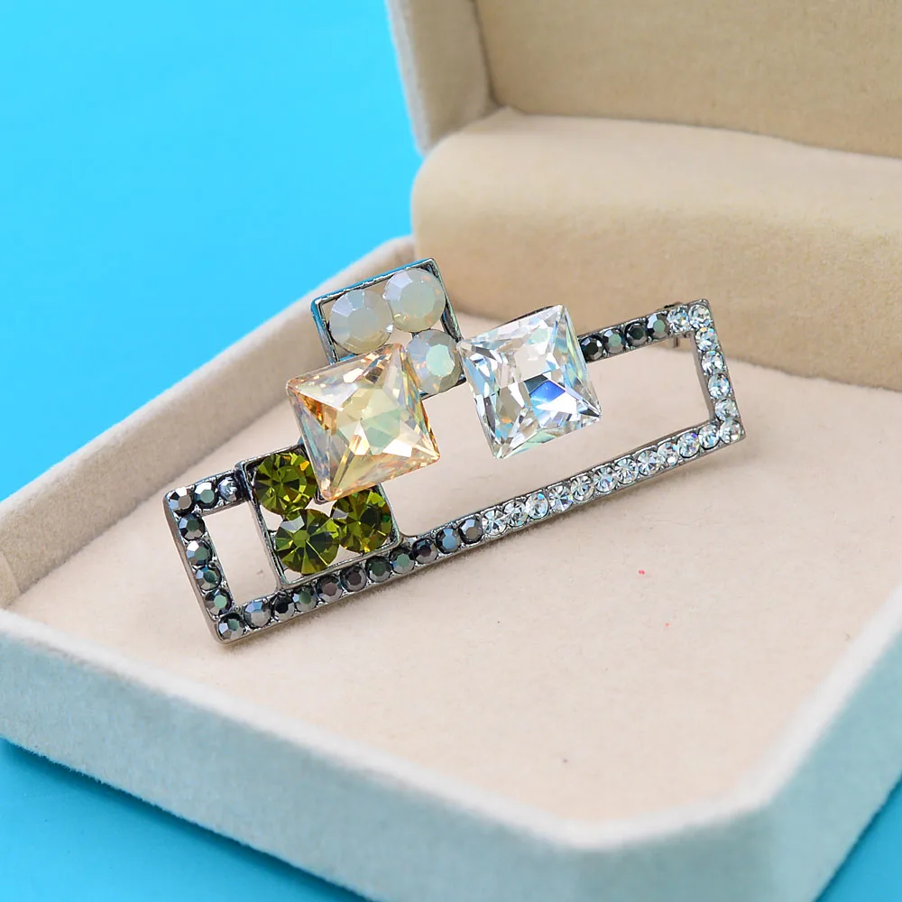 CINDY XIANG Shining Rhinestone Geometric Vintage Elegant Brooches For Women High Quality Crystal Pin Coat Jewelry