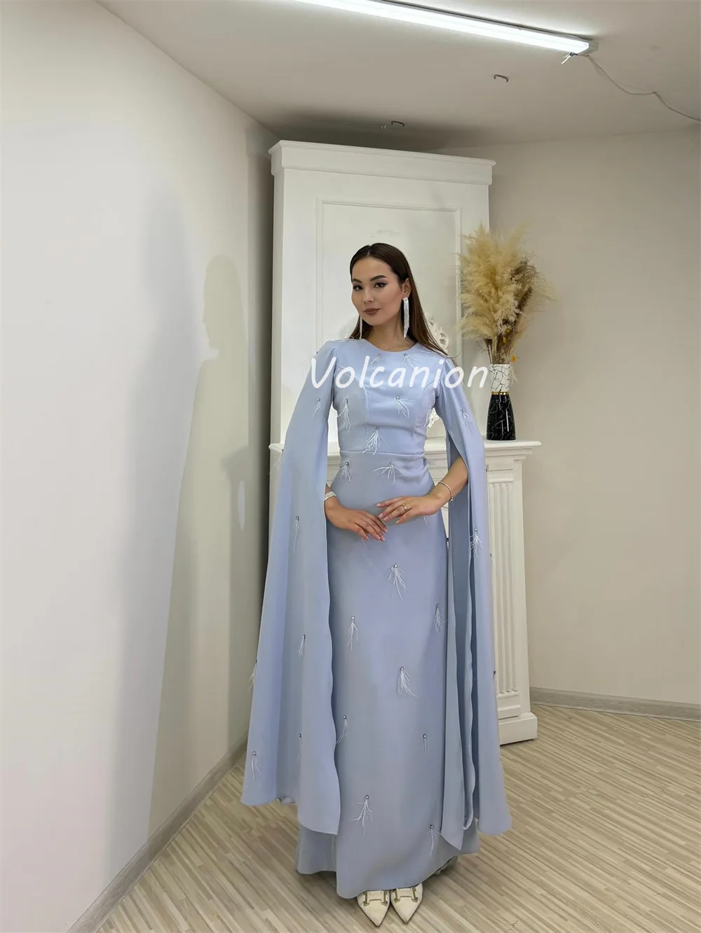 カスタマイズされたファッション高品質ジャージフェザーラインストーンプリーツストレートスクープネックロングドレスオーダーメイドオケージョンドレスフォーマル
