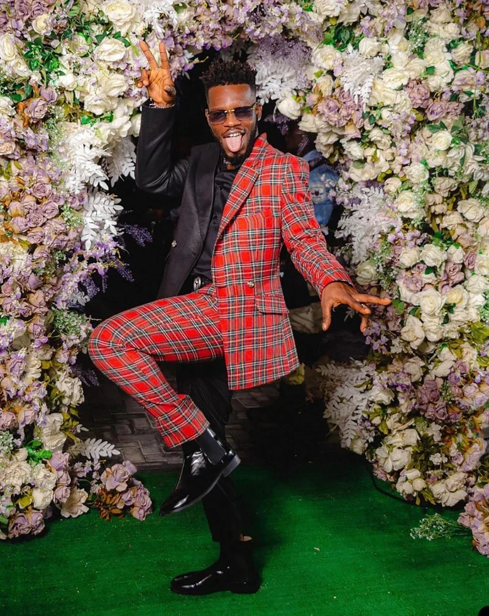 

Italian Design Black Red Plaid Double Breasted Groom Tuxedos Mens Wedding Suits Male Prom Dinner Party Clothing Blazer Pant Sets