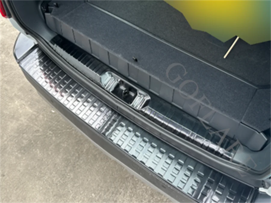 لتويوتا لاند كروزر LC250 برادو 2024 عتبة الباب الخلفي واقي حماية الجذع معدات الحماية غطاء ألواح فقي اكسسوارات السيارات