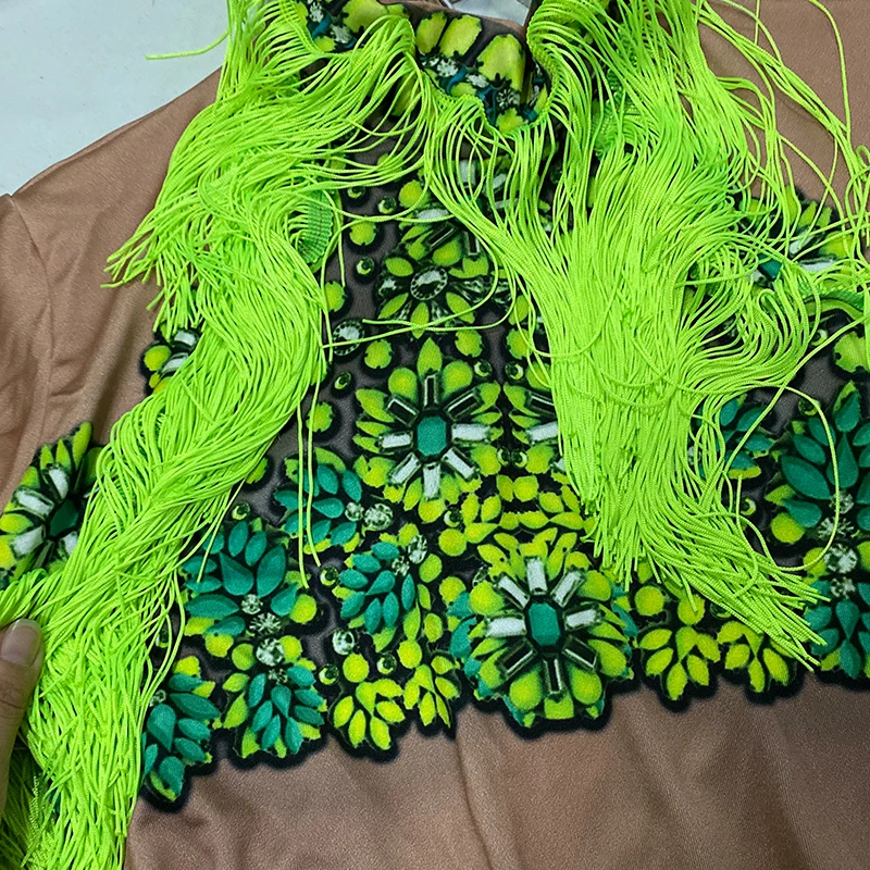 Moda verde con frange a maniche lunghe con collo alto stampato strass vestito da sera celebrare abbigliamento compleanno danza Costume