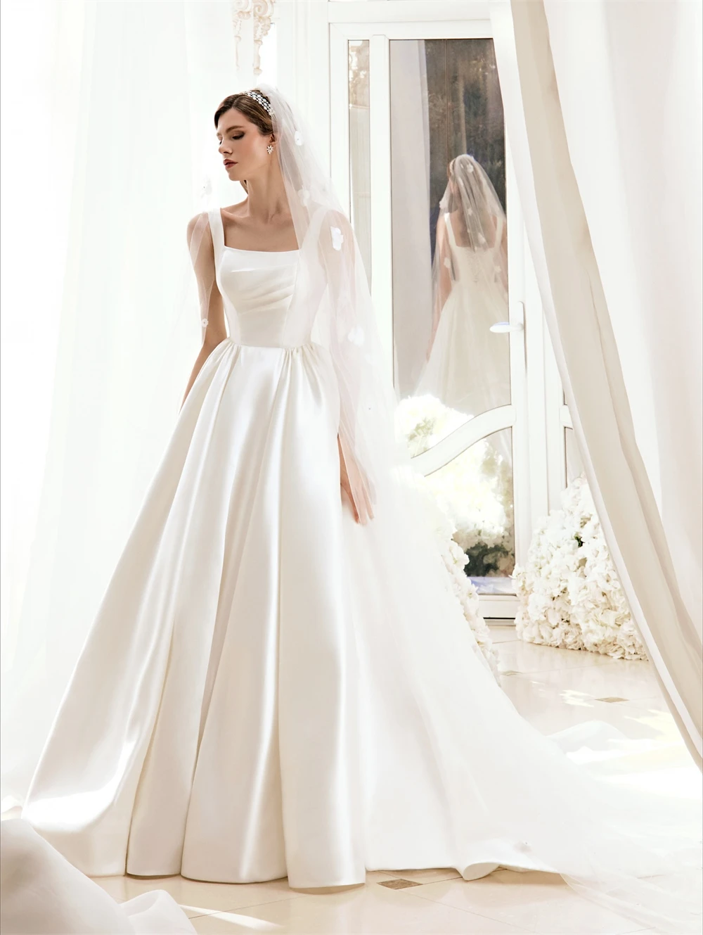 

Элегантное атласное свадебное платье цвета слоновой кости по индивидуальному заказу, официальное свадебное платье без рукавов с квадратным воротником, мягкое трапециевидное платье со шлейфом, Robe de mariée