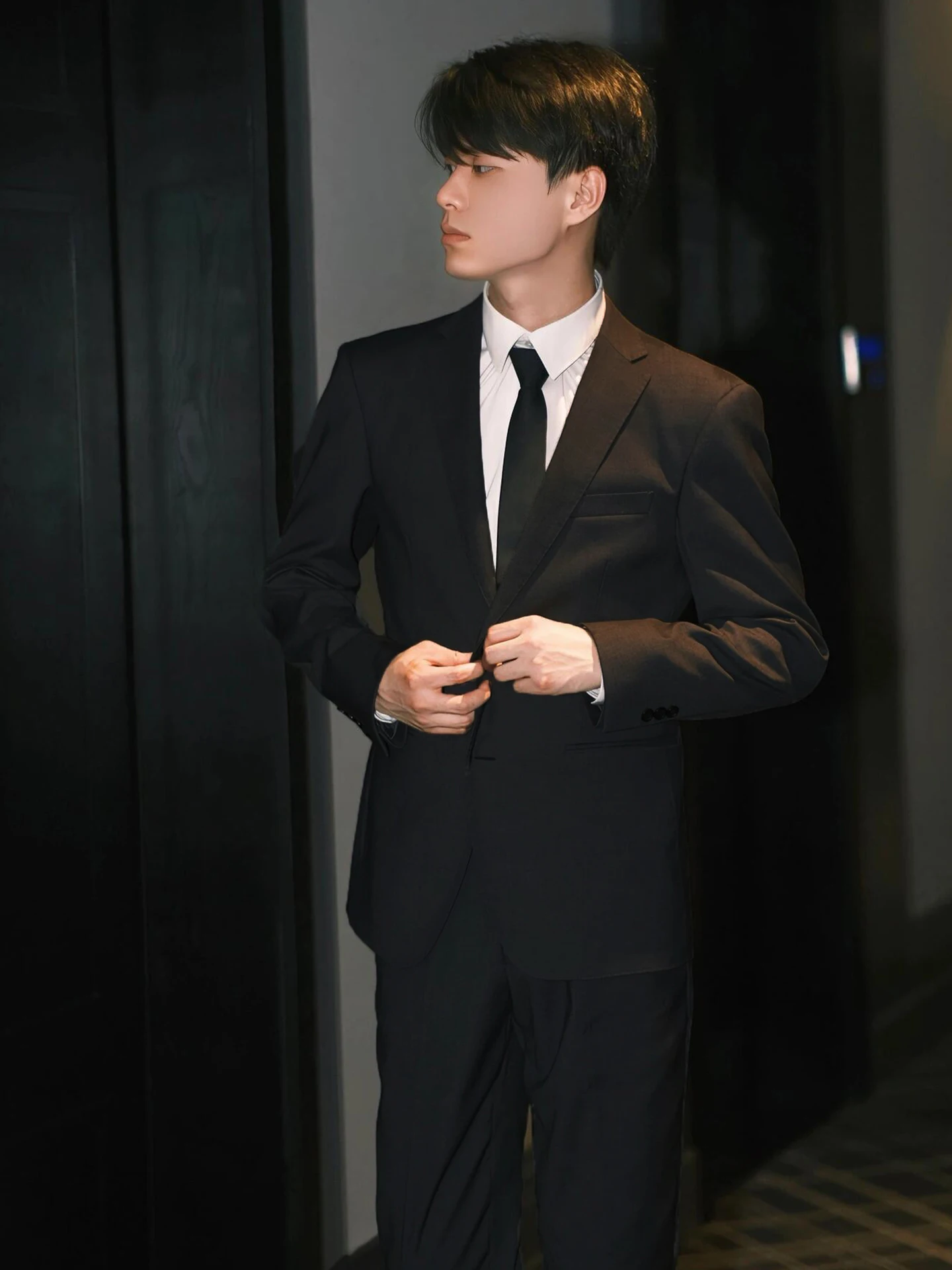 

Casual Style Graduation Suit Jacket for Men Youthful Vitality Polyester Viscose Fiber round Hemline Long Sleeve Four Seasons