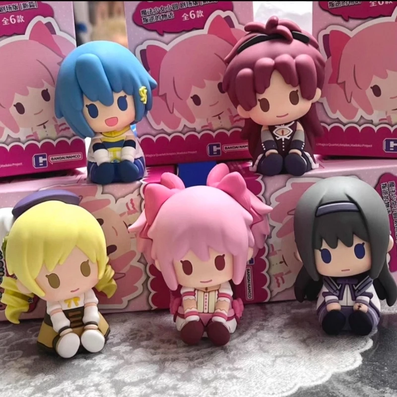 

В наличии: Новые оригинальные аниме-фигурки Puella Magi Madoka Magica, 7 см, Канамэ Мадока и Акеми Хомура в сидячей позе, коллекционные игрушки-украшения