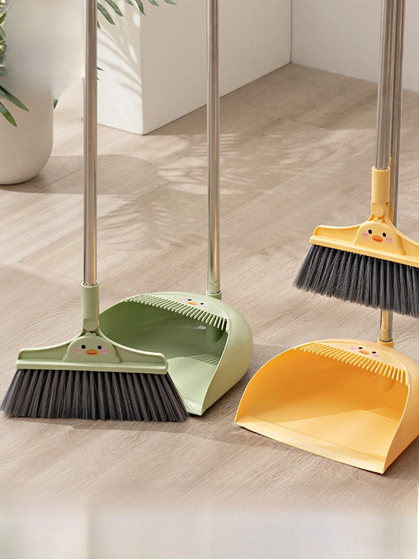 

Милый набор: метла и совок для дома, метла с совком для мусора, инструмент для очистки ванной от воды, не прилипающий к нему инструмент для уборки волос, бытовой инструмент для уборки.