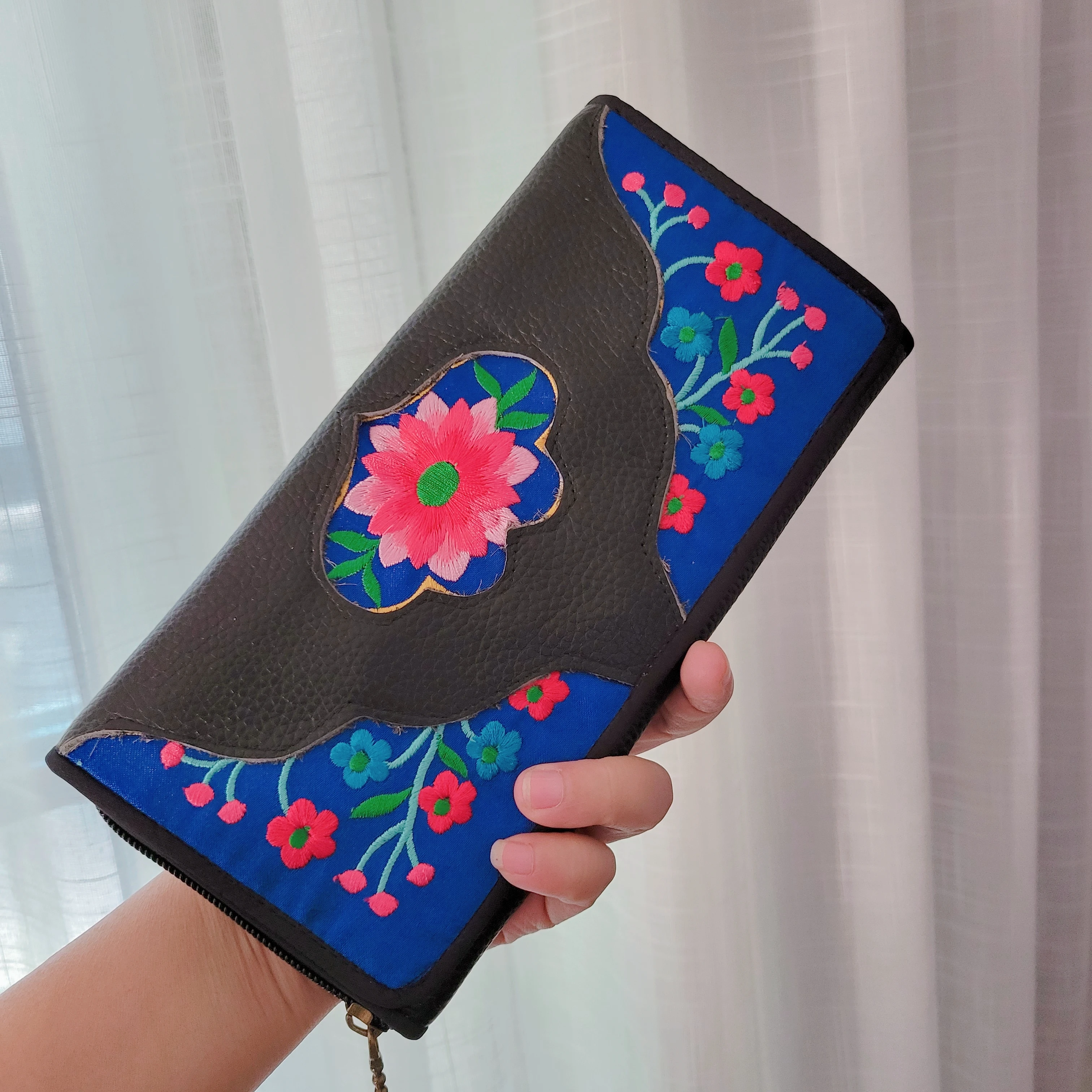 HOT Genuine leather wallet for women Vintage embroidered leather wallet clutch bags bohemian women purses