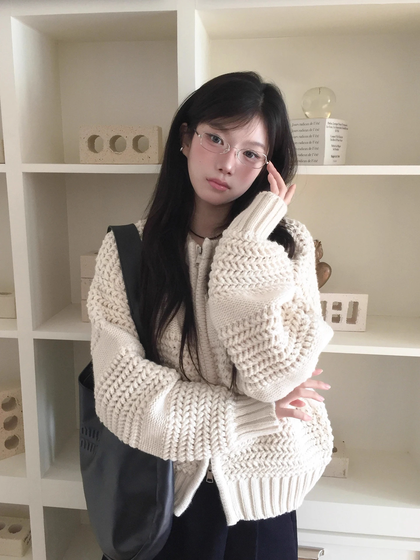 เสื้อโค้ทไหมพรมถักแบบมีซิปสไตล์เรโทรสำหรับผู้หญิง รุ่นใหม่สำหรับฤดูหนาว ดีไซน์อเนกประสงค์ แขนยาว คอกลม แฟชั่น