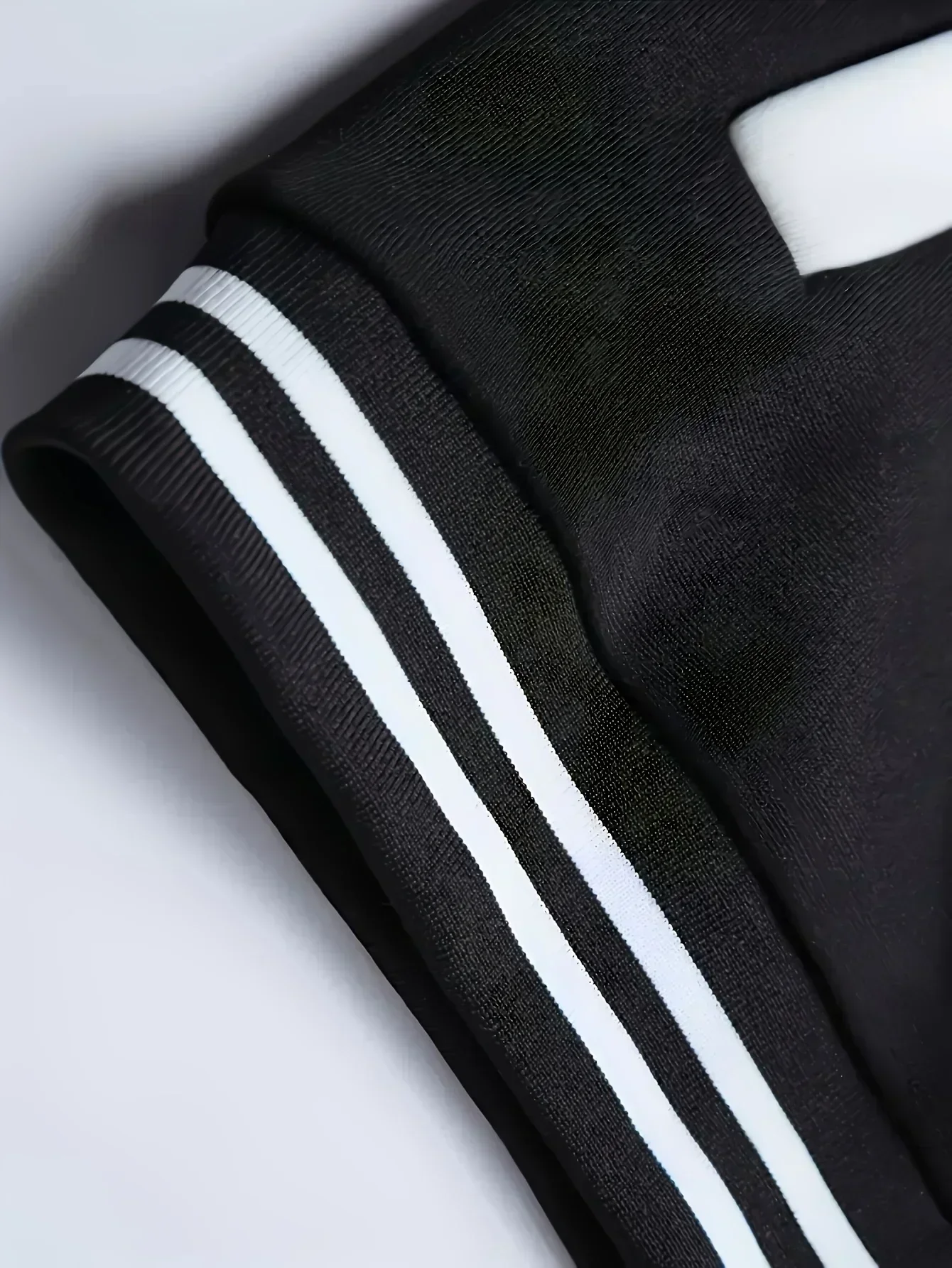 سترة بيسبول مطبوعة بحروف حية من الطوطم كاجوال مرنة وفضفاضة وياقة بيسبول ملونة على الموضة