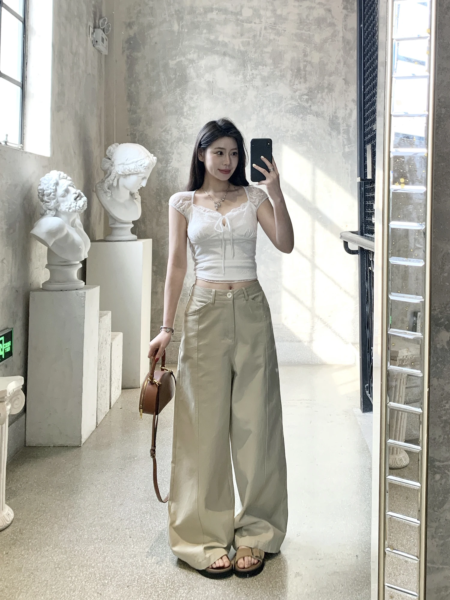 

Женская повседневная футболка Slim Fit с V-образным вырезом и кружевом, модный топ для девушек на весну-лето, домашняя мода