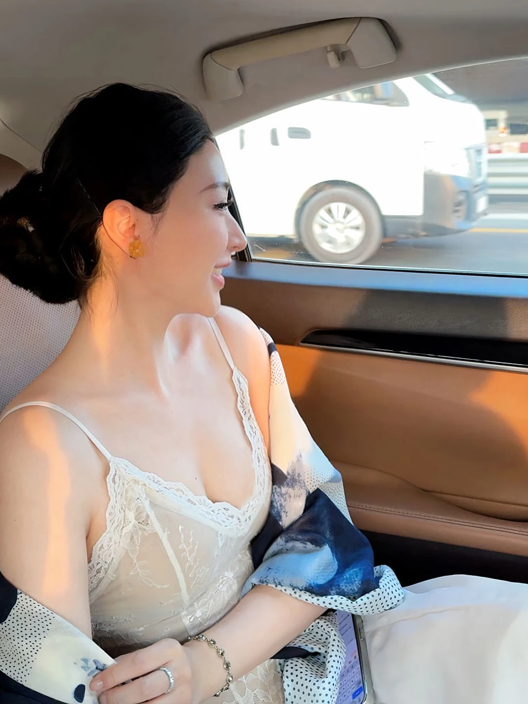 Francês sle renda cinta colete feminino v-ne sutiã acolchoado de uma peça sexy roupa interior superior alça fina intercuído bal design