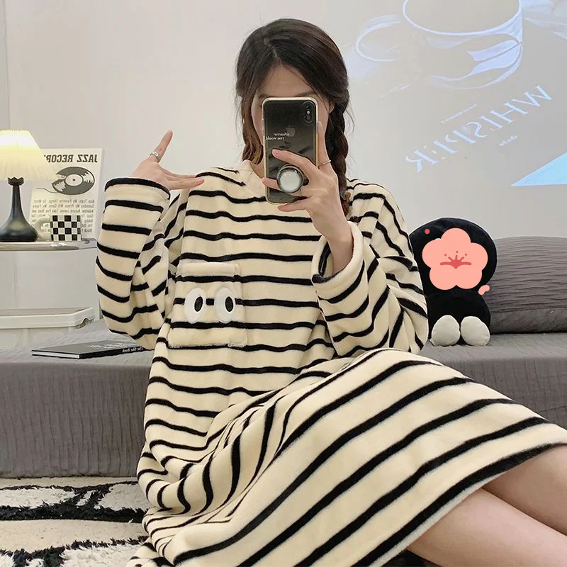 بيجامة نسائية من الصوف المرجاني ملابس منزلية موديل جديد للخريف والشتاء بيجامة نوم من الفلانيل مبطنة بالصوف سميكة وفضفاضة للتدفئة