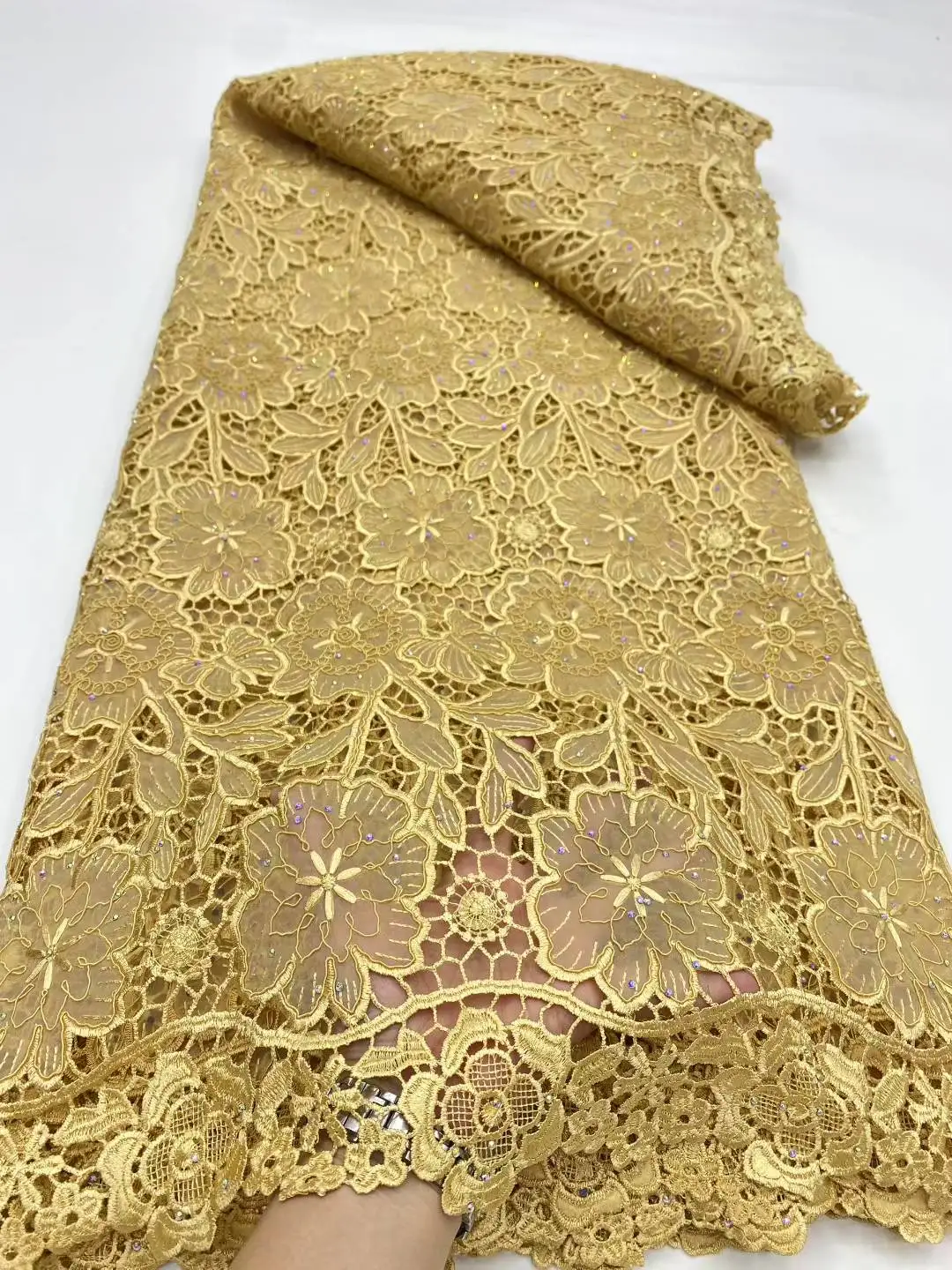 

Latest Beads African Guipure Lace Fabric 2025 High Quality Nigerian Water Solubl Lace Fabric For Women Prom Celebration Dress-DP