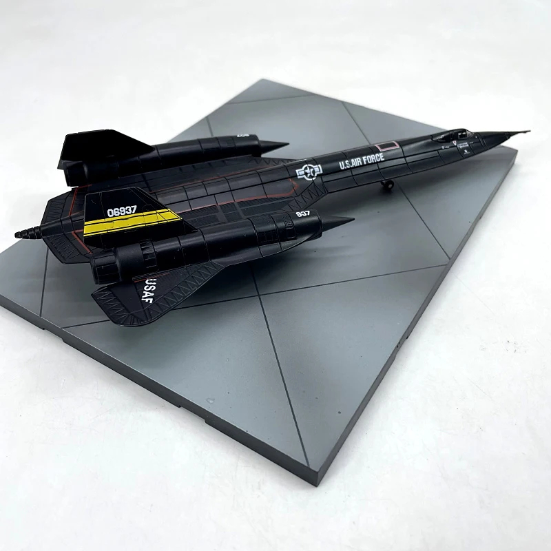 Diecast 1:144 Scale US SR-71 Blackbird Reconnaissance Aircraft Simulation Alloy Fighter Model Toy Airplane For Collectible Gift