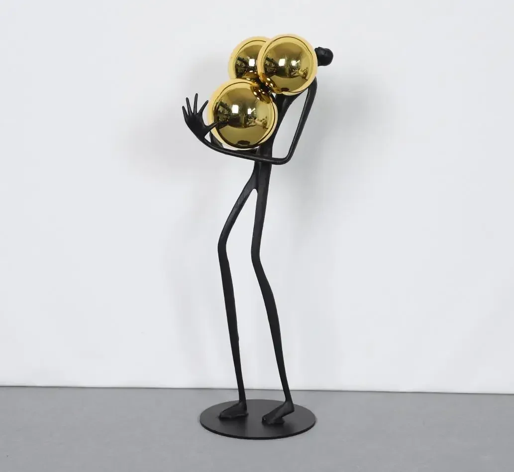 

Modern Abstract Character Holding Golden Globes Resin Sculpture Artwork Model Room Figurines Crafts Home Room Furnishing Decor