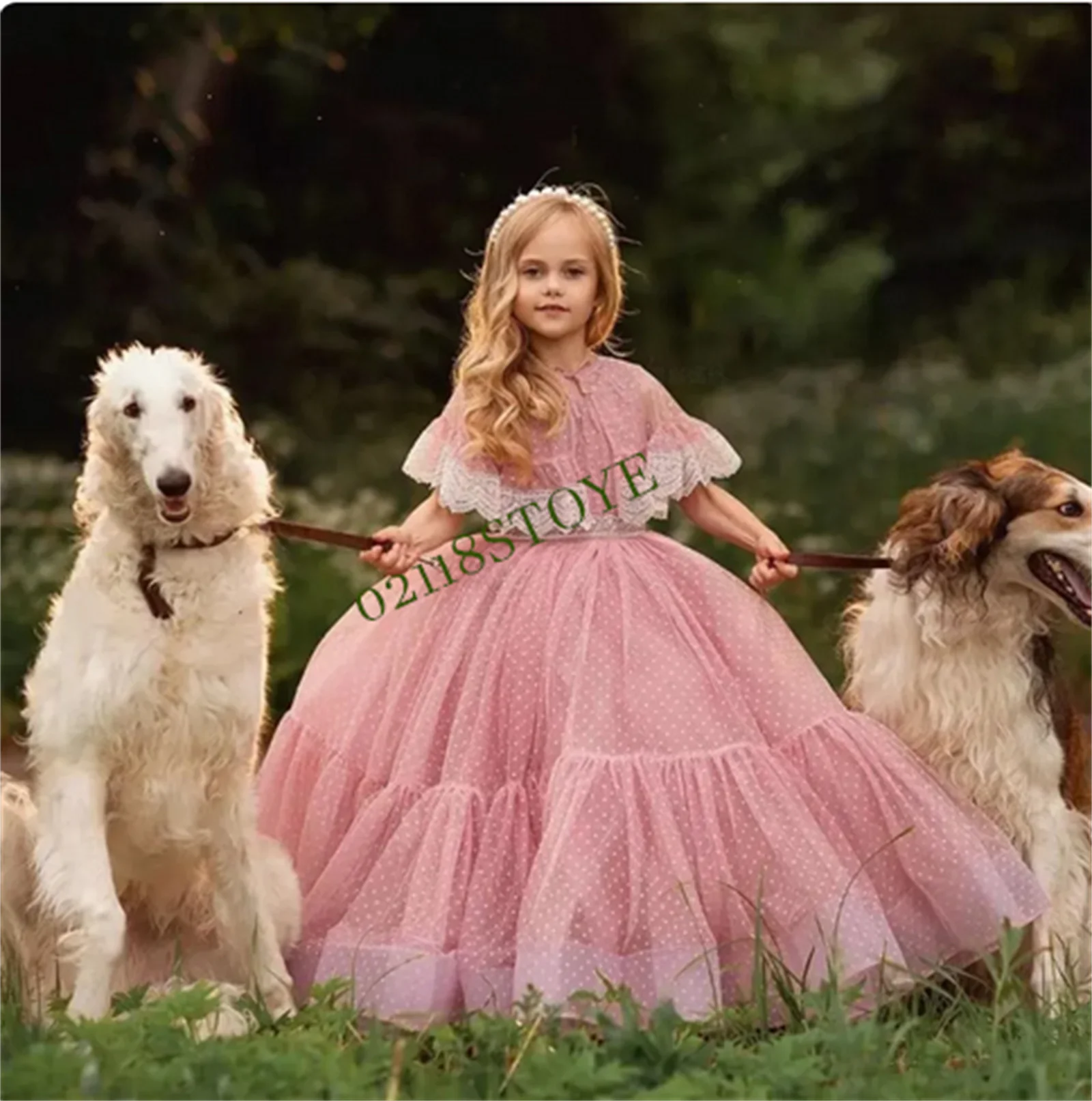 

Pink Luxury Flower Girls Dresses 2023 Point Tulle Puffy Kids Wedding Party Dress With Cape A-Line Long Girl Princess Gowns