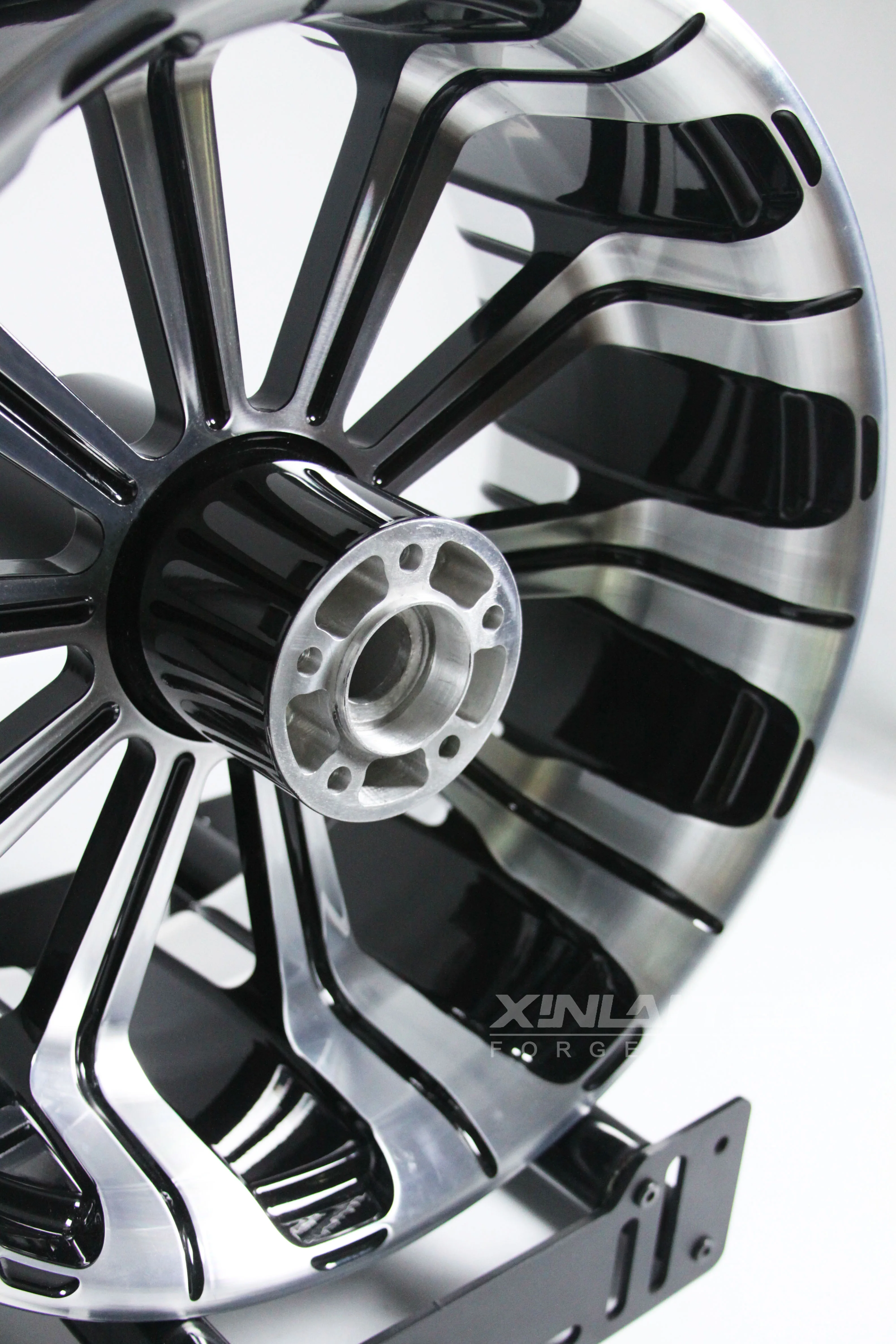 Фото Кованые мотоциклетные диски XL Custom для Indian Springfield 18x5.5, полированные, анодированные, для круизеров